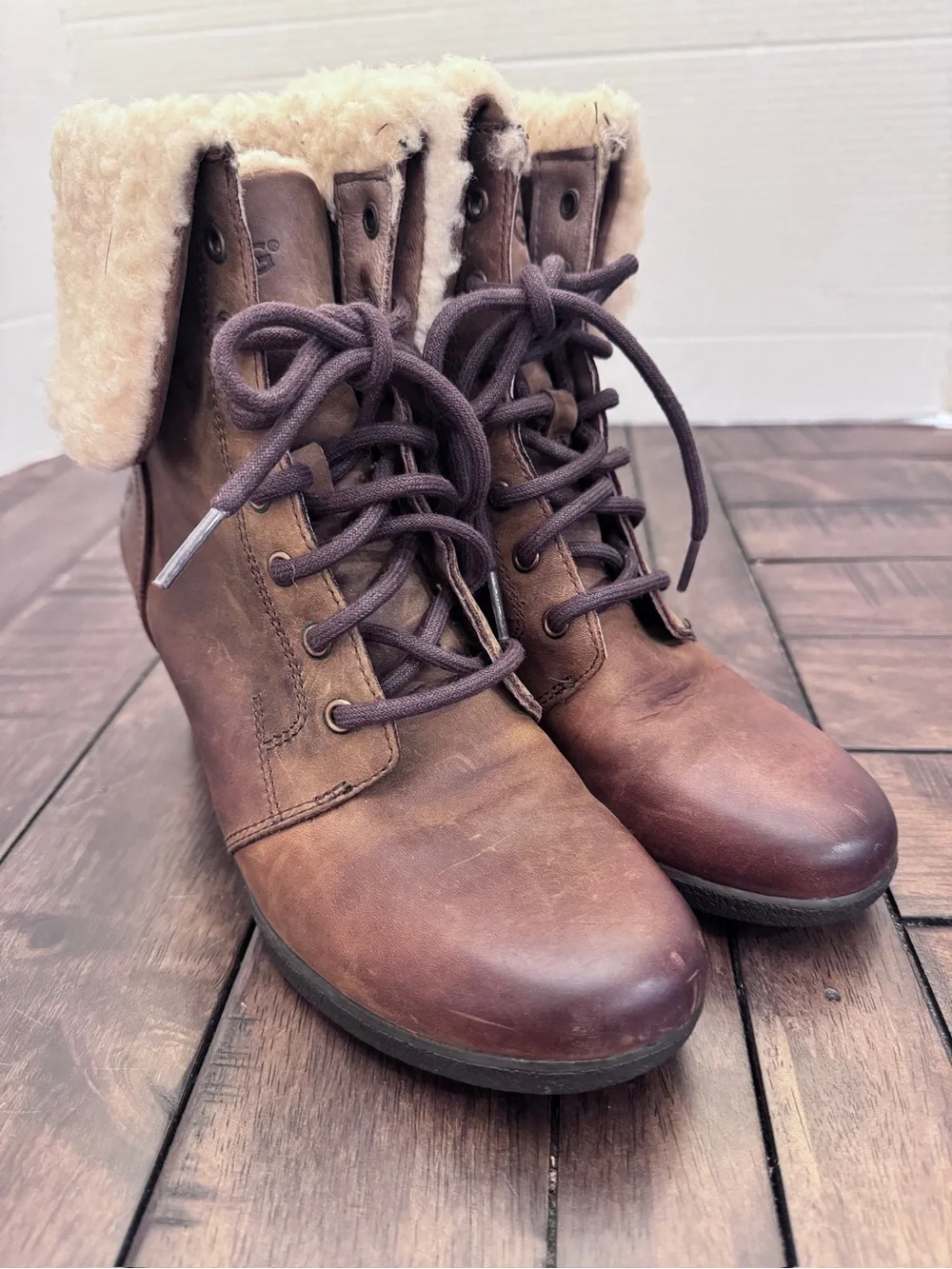 UGG Zea Wedge Winter Boots Womens Size 7 EUR 38 Brown Leather Sheepskin Gorpcore